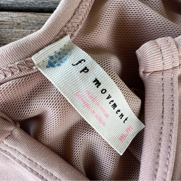 Free People Movement V-Notch Tank Nude Sports Tank Built-In Bra Medium GUC - Picture 7 of 8